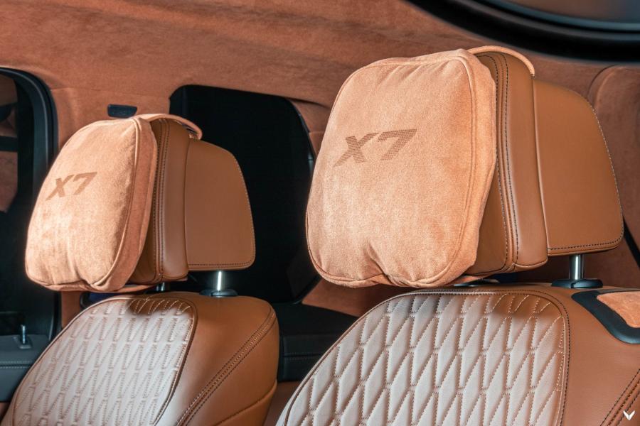 Детали интерьера BMW X7 M50d by Vilner (G07) 2020 года  (фото 8 из 18)